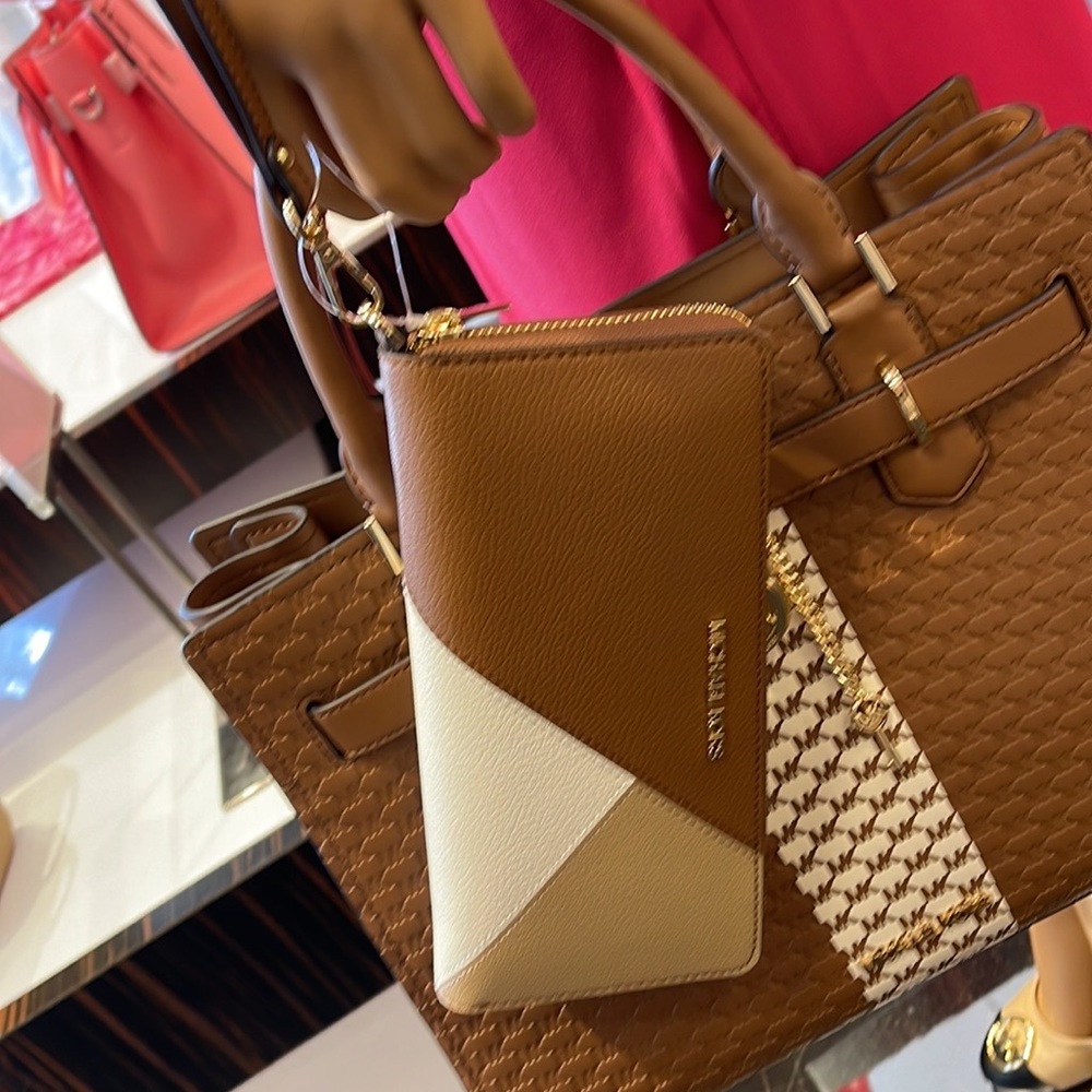 MICHAEL KORS LARGE TRAVEL CONTINENTAL WRISTLET WALLET PHONEHOLDER Luggage Multi - Picture 16 of 16